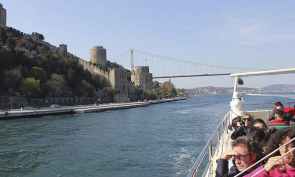 Recorrido en barco por el Bósforo de Estambul