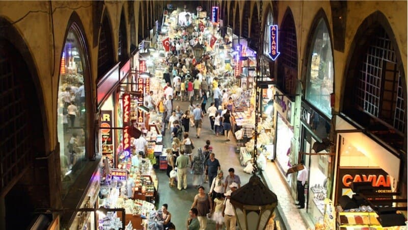 El Mercado de las Especias 1 a crowd of people in a market