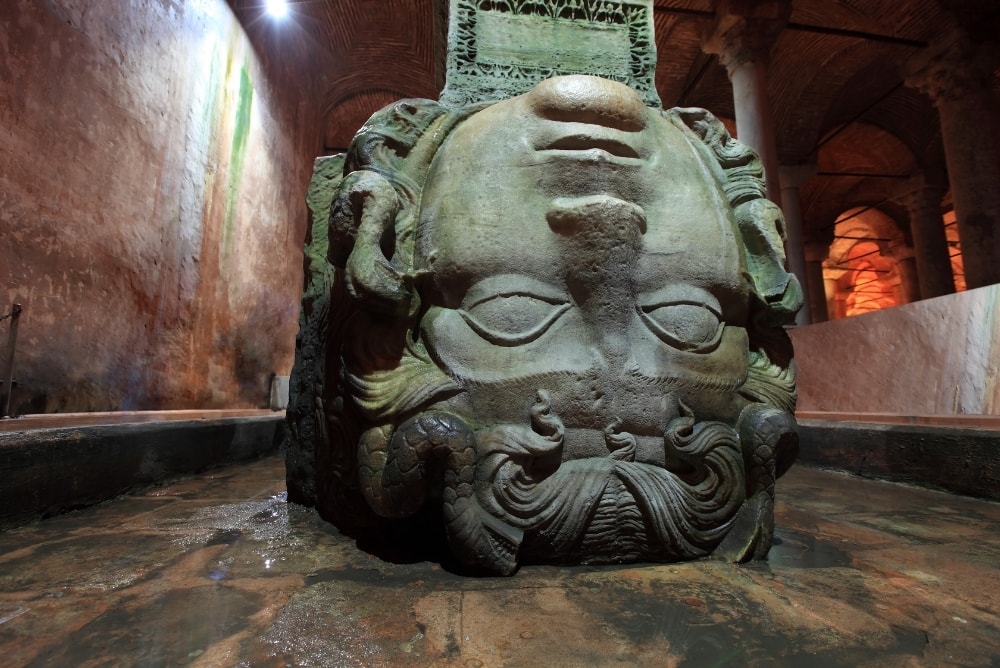 Tour por la Cisterna Basílica 4 Tour por la Cisterna Basilica 3